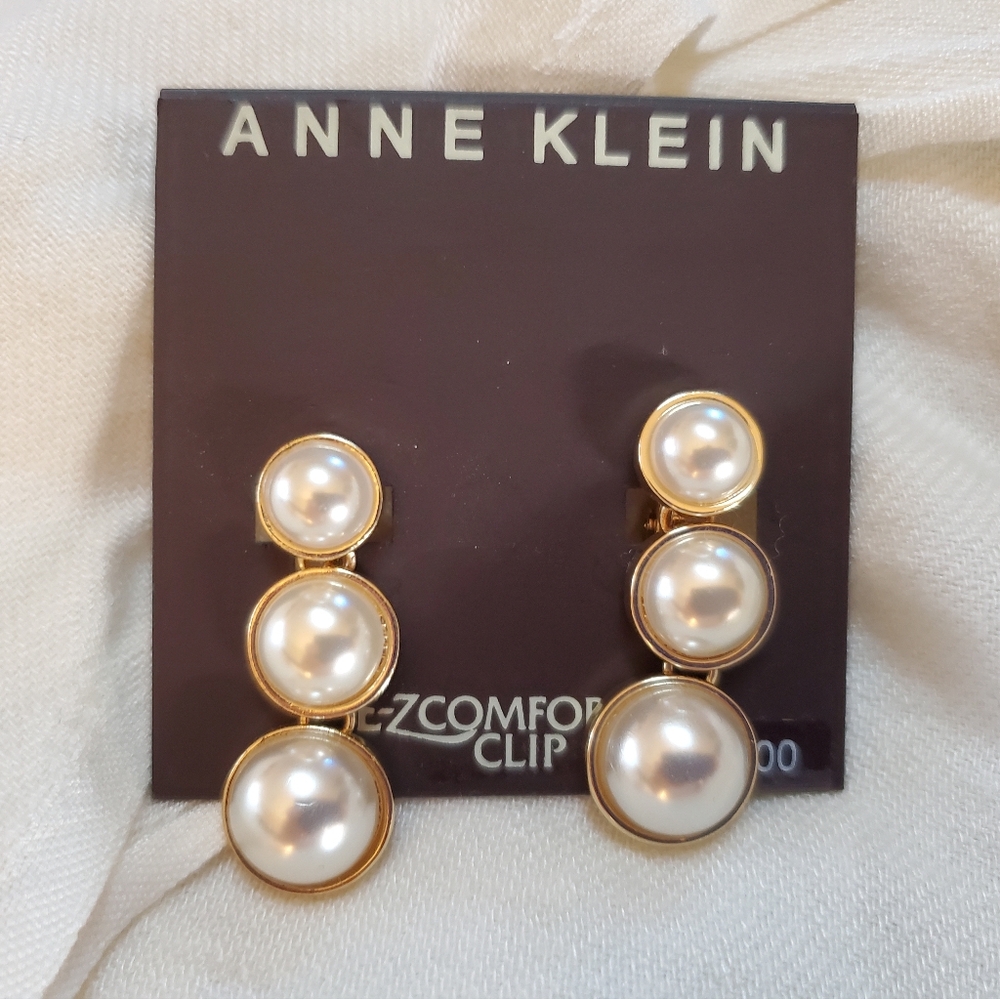 NWT CLIP earrings from Anne Klein in gold tone and faux pearls dangling
